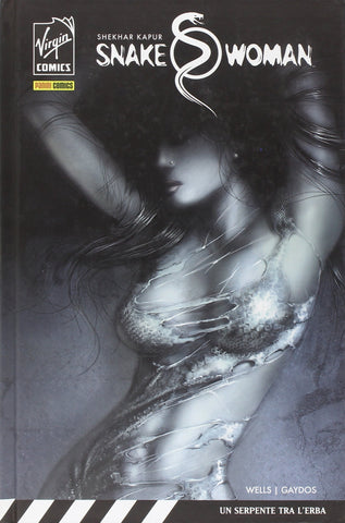SNAKE WOMAN UN SERPENTE TRA L'ERBA